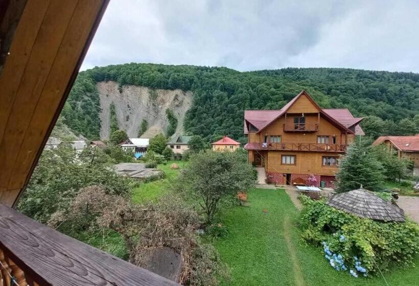 غرفة قياسية رباعية مزودة بشُرفة, у тараса і лесі