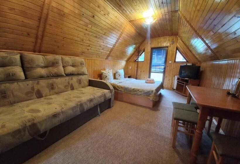 Standard 4-Bettzimmer mit Balkon, у тараса і лесі