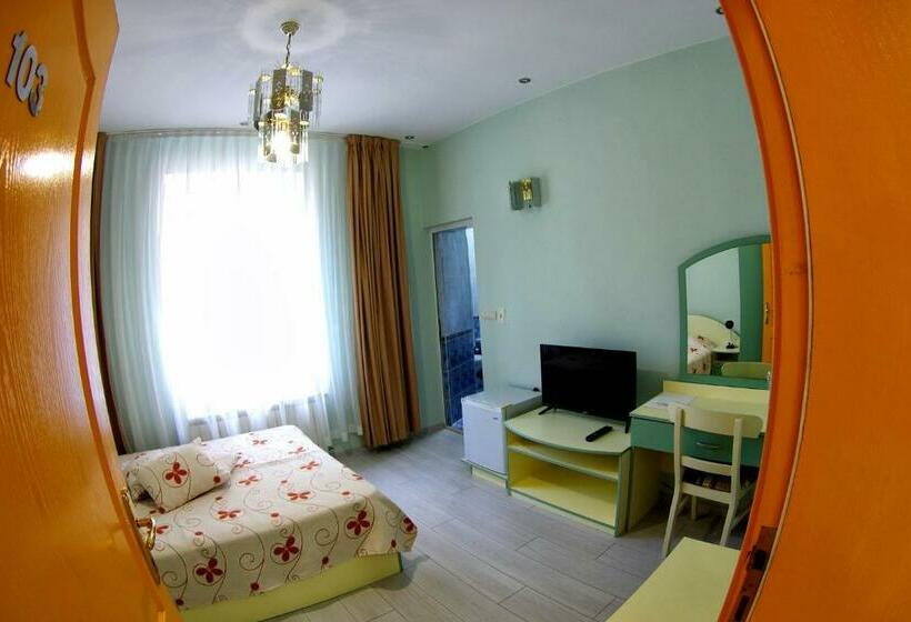 غرفة قياسية, приятелската къща