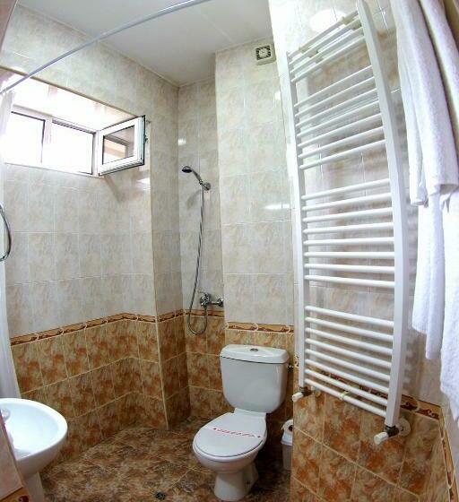 غرفة قياسية, приятелската къща