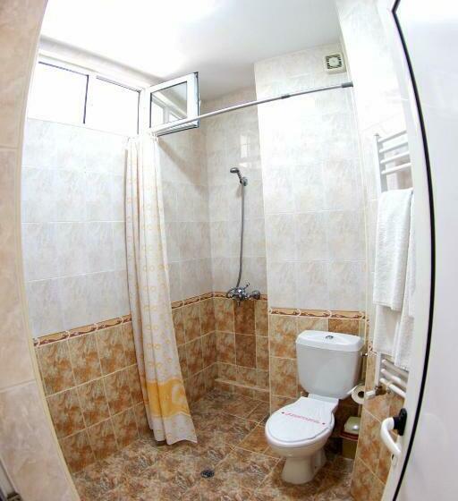 غرفة قياسية مزوَّدة بتراس, приятелската къща