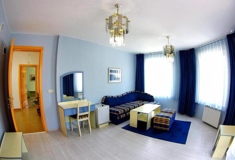 شقة غرفة واحدة, приятелската къща