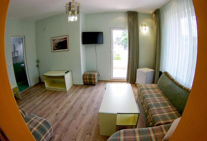 شقة غرفة نوم واحدة مزودة بشُرفة, приятелската къща