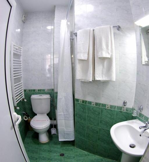 شقة غرفة واحدة, приятелската къща