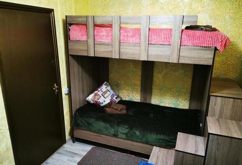 غرفة قياسية ثلاثية, міні квартал