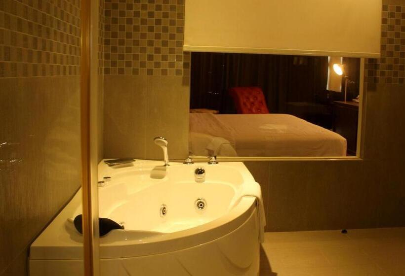 주니어 스위트, Os Style Hotel Batam Powered By Archipelago