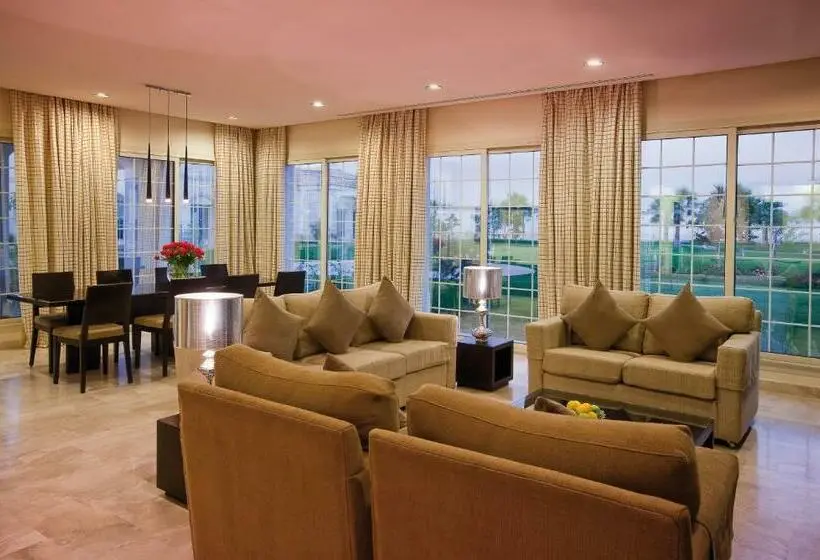 Villa 3 Makuuhuonetta, Mövenpick Beach Resort Al Khobar