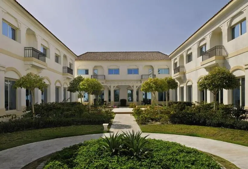 Villa 3 Makuuhuonetta, Mövenpick Beach Resort Al Khobar