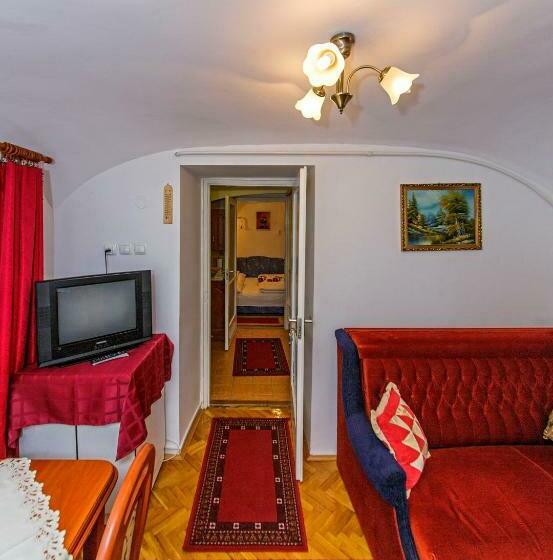 شقة غرفتين نوم مزودة بشُرفة, Barokk Vendégház