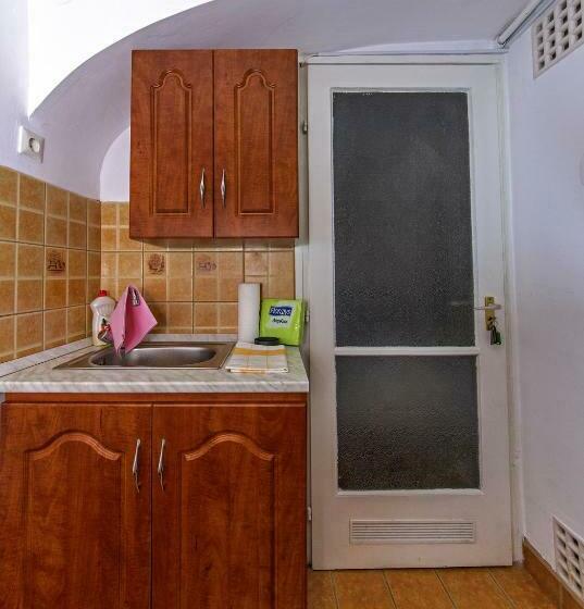 شقة غرفتين نوم مزودة بشُرفة, Barokk Vendégház