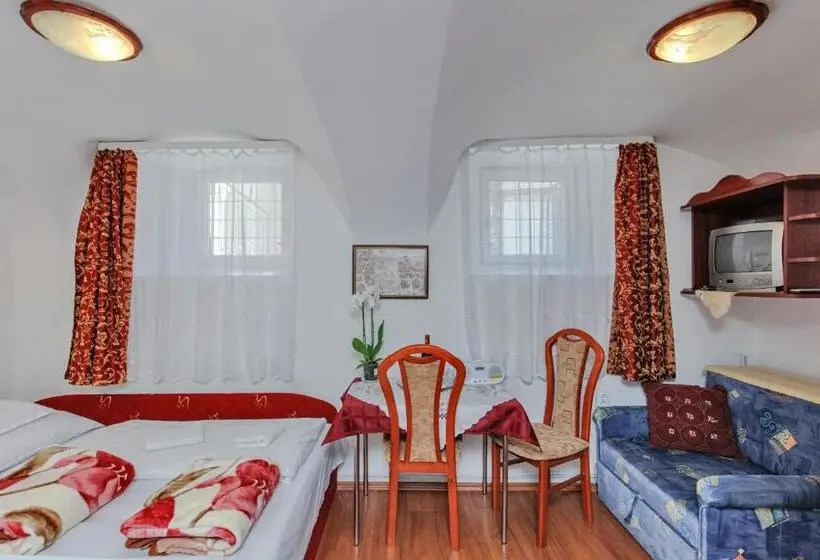 آپارتمان 2 خوابه, Barokk Vendégház