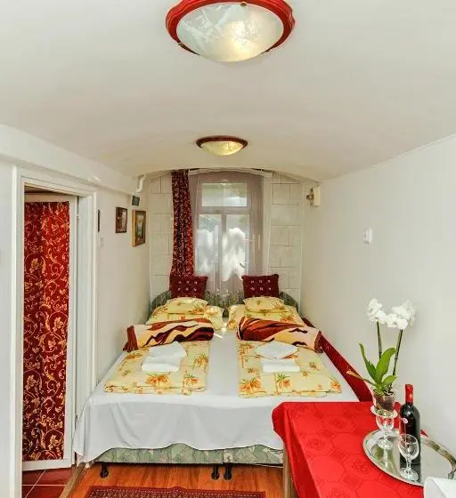 آپارتمان 2 خوابه, Barokk Vendégház