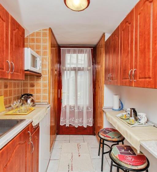 شقة غرفتين, Barokk Vendégház