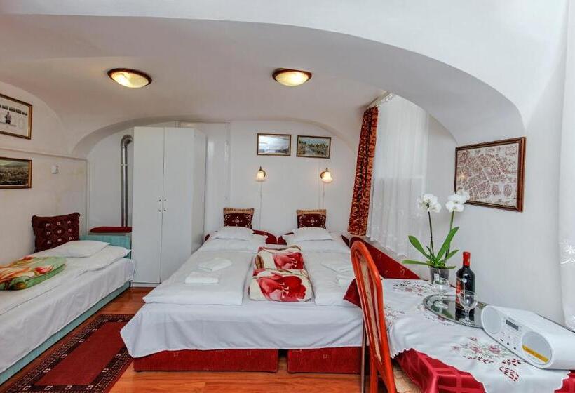 شقة غرفتين, Barokk Vendégház