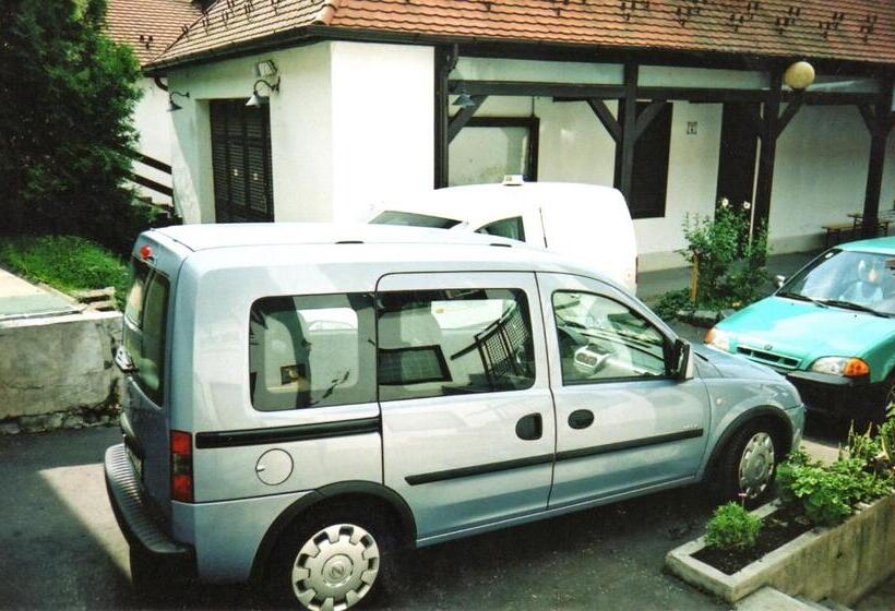 شقة غرفتين, Barokk Vendégház