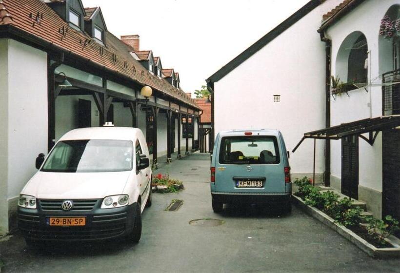 شقة غرفتين, Barokk Vendégház