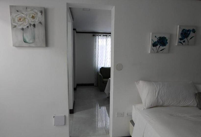 اتاق لوکس, Sand And Blue Seas