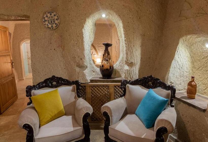سوییت سوپریور, Grand Elite Cave Suites