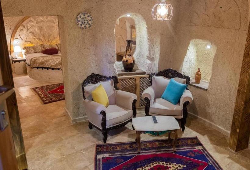 سوییت سوپریور, Grand Elite Cave Suites
