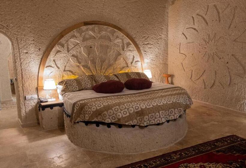 سوییت سوپریور, Grand Elite Cave Suites