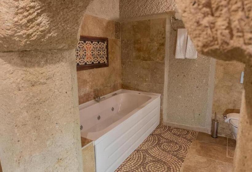 سوییت سوپریور, Grand Elite Cave Suites