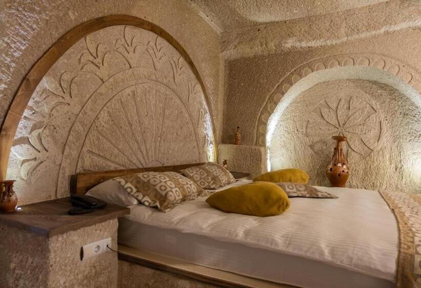 سوئیت با وان آب گرم, Grand Elite Cave Suites