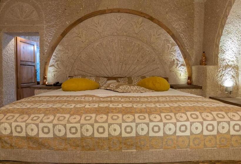 سوئیت با وان آب گرم, Grand Elite Cave Suites