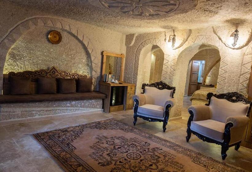 سوئیت با وان آب گرم, Grand Elite Cave Suites