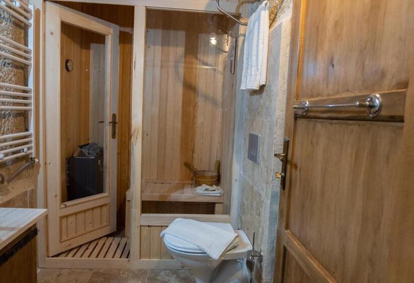 سوئیت با وان آب گرم, Grand Elite Cave Suites