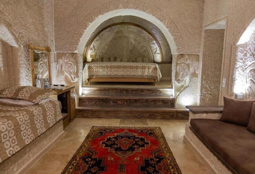 스위트 킹사이즈 침대, Grand Elite Cave Suites