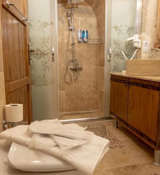 سوئیت با تخت بزرگ, Grand Elite Cave Suites