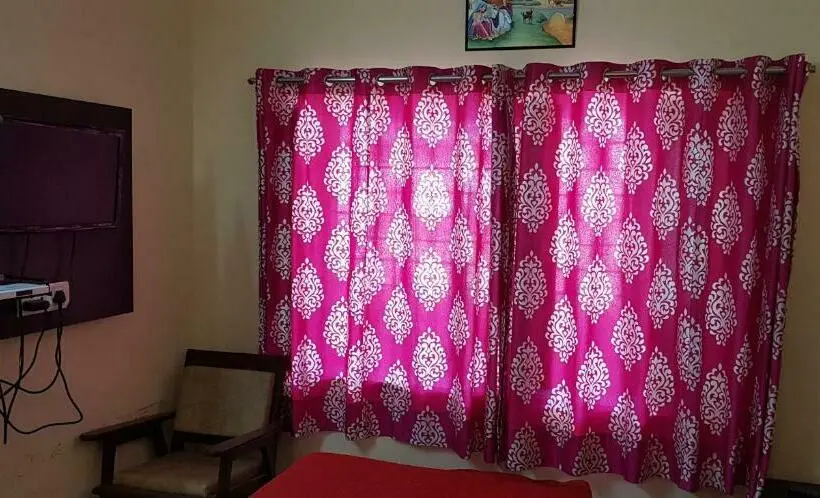 デラックスルーム, Rooms Near Bus Stand