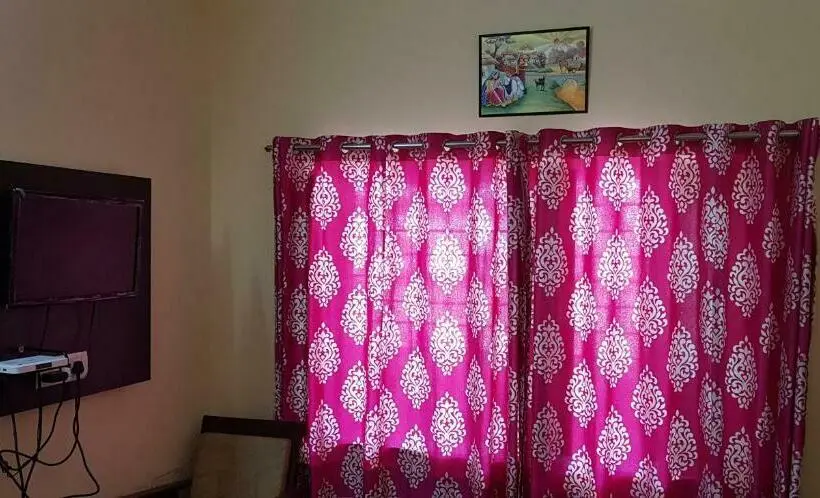 デラックスルーム, Rooms Near Bus Stand