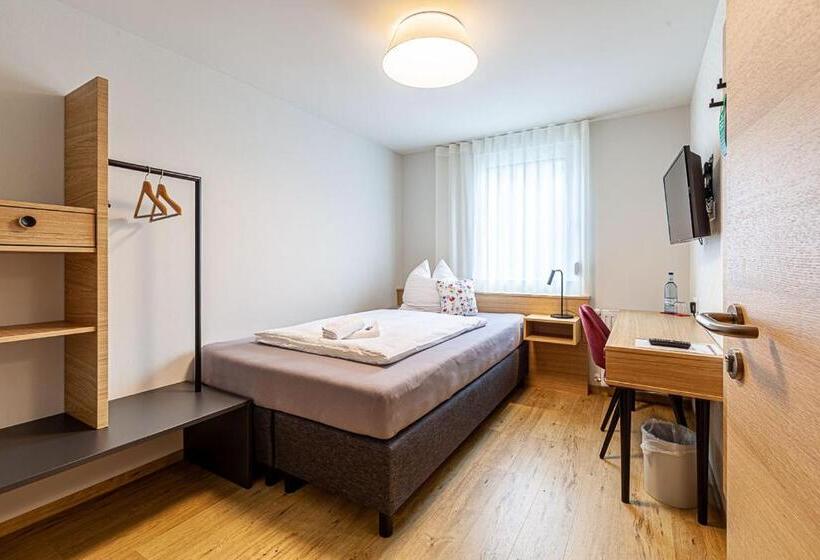 غرفة قياسية فردية, Garni Traube