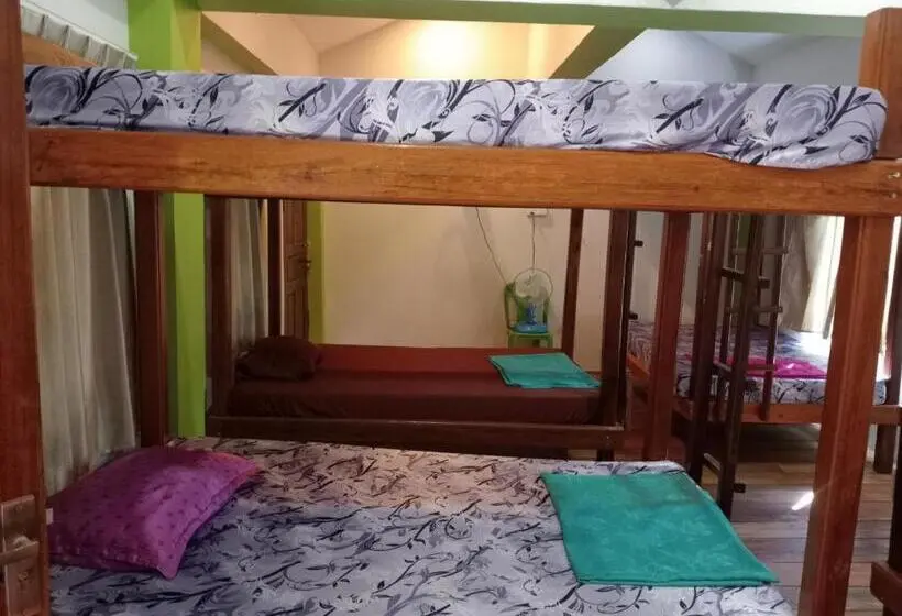 تختخواب در اتاق مشترک, Villa Koh Rong