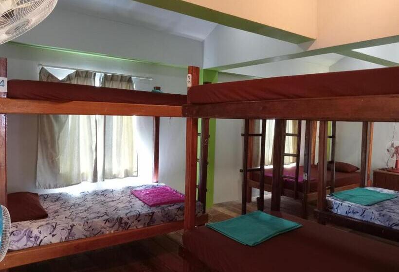 سرير فى غرفة مشتركه, Villa Koh Rong