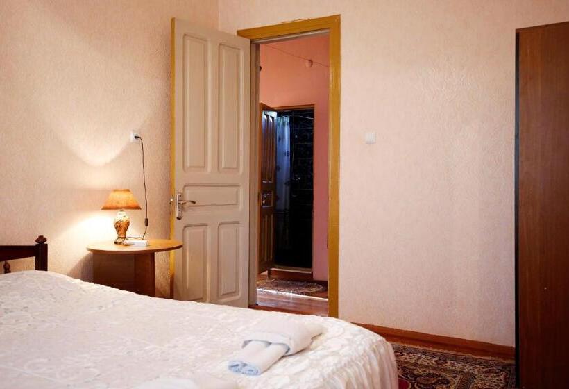 اتاق اکونومی, Nature House