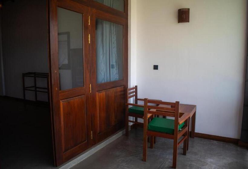 اتاق لوکس, The Green Rooms Surf & Yoga Camp   On The Beach   Prime Location Renovated 2024