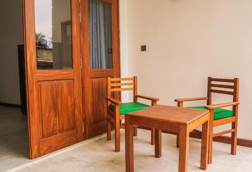 اتاق لوکس, The Green Rooms Surf & Yoga Camp   On The Beach   Prime Location Renovated 2024