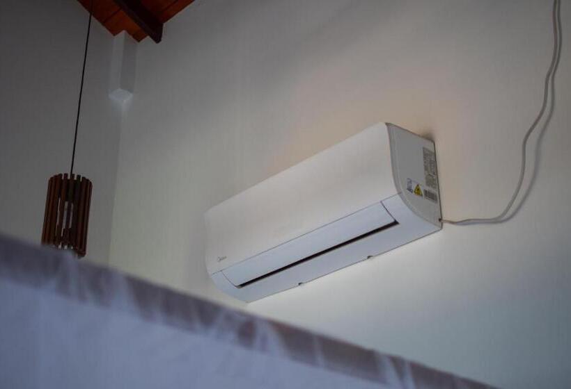 اتاق استاندارد, The Green Rooms Surf & Yoga Camp   On The Beach   Prime Location Renovated 2024