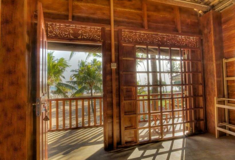 اتاق استاندارد با بالکن و چشم‌انداز دریا, The Green Rooms Surf & Yoga Camp   On The Beach   Prime Location Renovated 2024