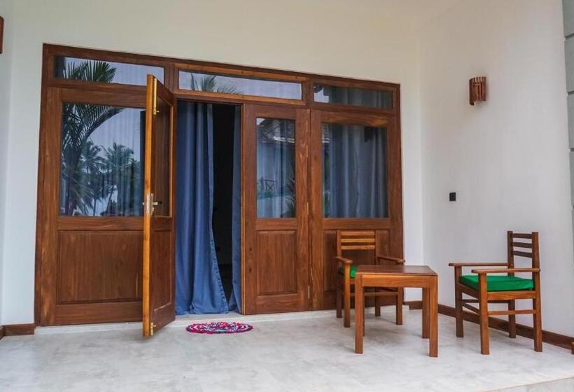 اتاق لوکس, The Green Rooms Surf & Yoga Camp   On The Beach   Prime Location Renovated 2024