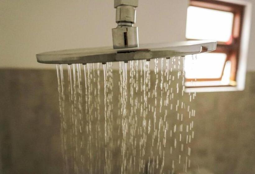 اتاق لوکس, The Green Rooms Surf & Yoga Camp   On The Beach   Prime Location Renovated 2024