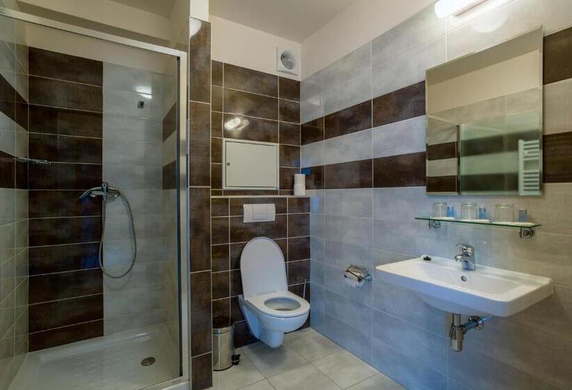 Pokój Standard Trzyosobowy, Garni Hotel Třeboň