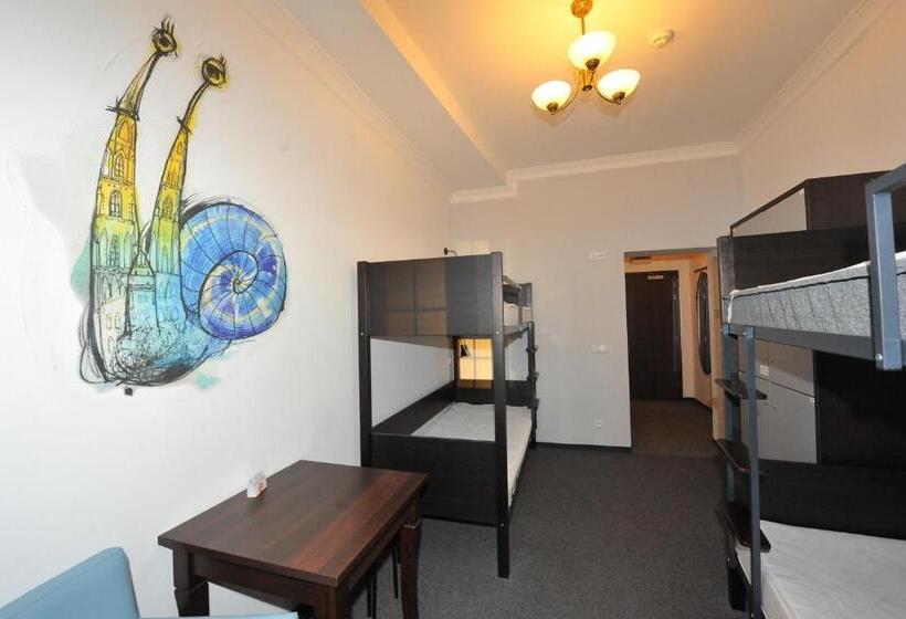 اتاق استاندارد چهار تخته, Hostel Wratislavia