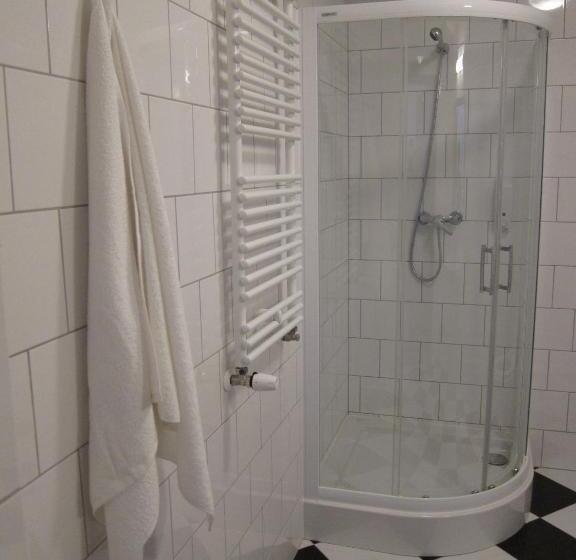 四人标准间, Hostel Wratislavia