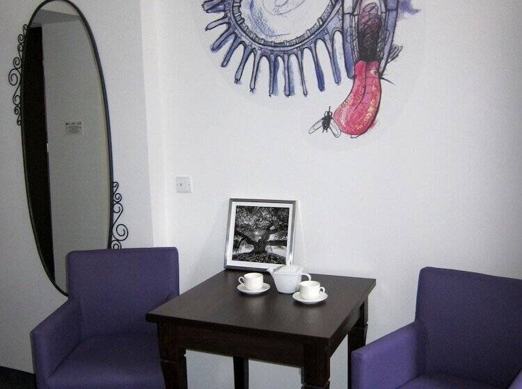 اتاق استاندارد سه نفره, Hostel Wratislavia