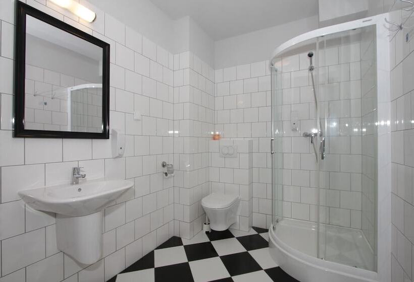 共用房间的床, Hostel Wratislavia