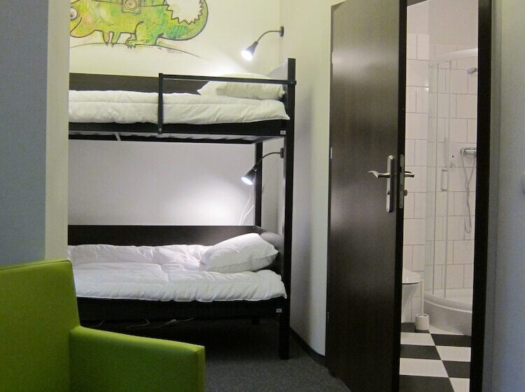 اتاق استاندارد چهار تخته, Hostel Wratislavia