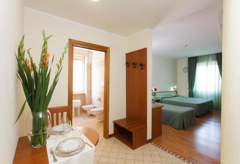 اتاق استاندارد سه نفره, Astor Hotel Vintage